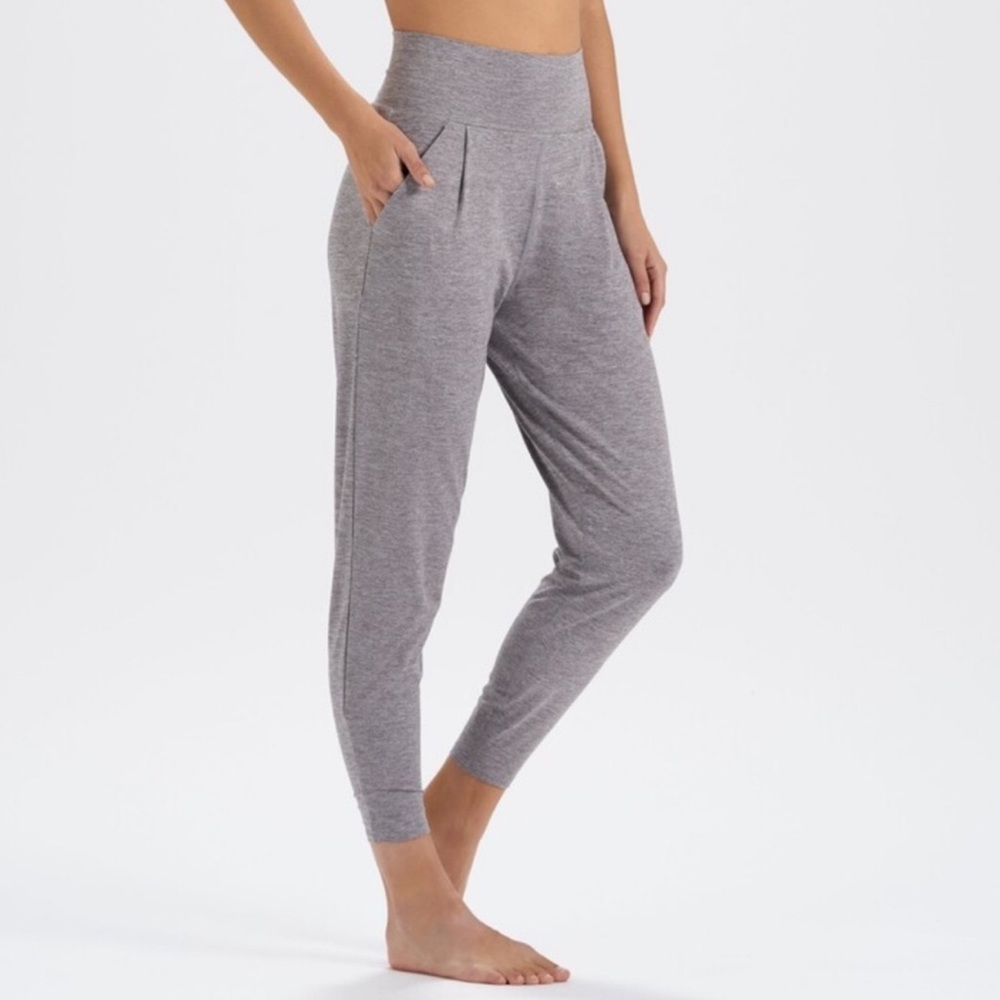 Vuori Light Heather Gray High-Waist Jogger Pants